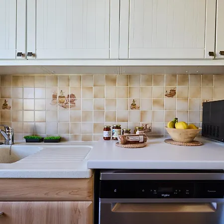 Romantique - Carre D'or Proche De La *