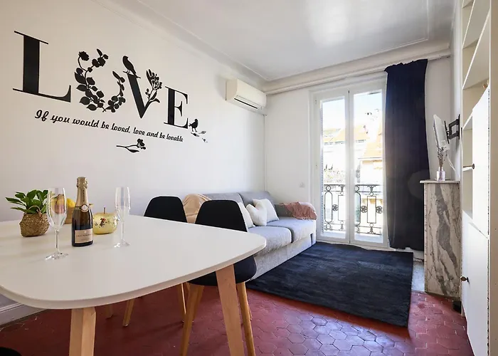 Romantique - Carre D'or Proche De La 니스