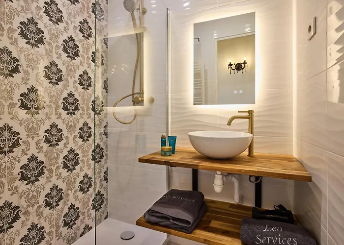 Romantique - Carre D'or Proche De La 니스